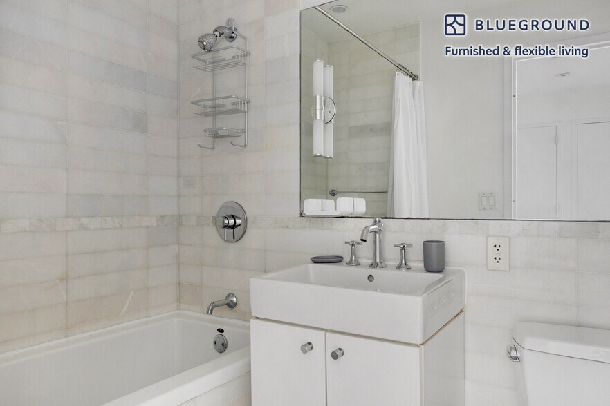 Building Photo - 635 W 42nd St