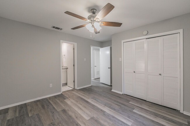 Building Photo - FULLY REMODELED 2 bedroom, 2 Bath in MONTI...