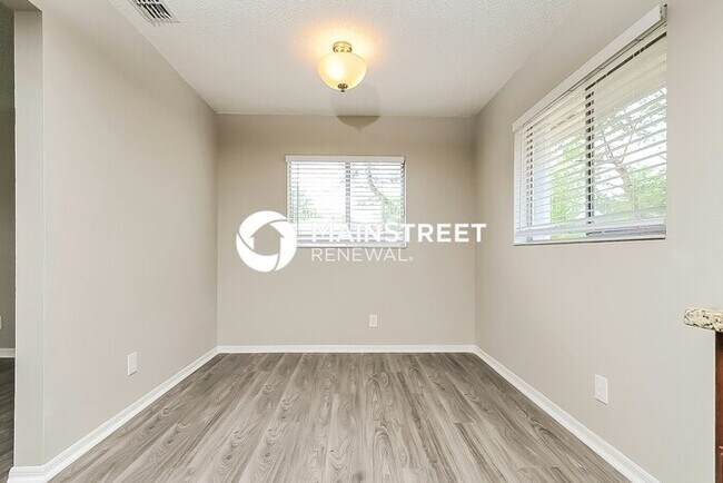 Building Photo - 4 Bedroom Pet-Friendly Home in Seffner, FL...