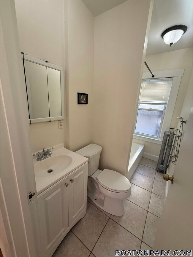 Building Photo - 27 Forest St