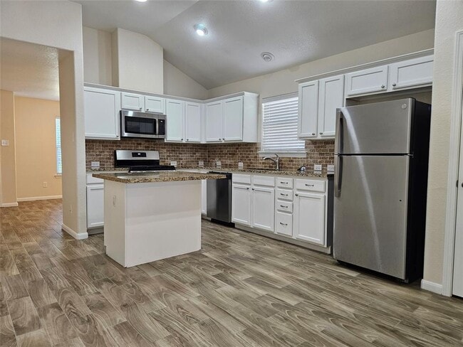 Building Photo - 2115 Summit Meadow Dr