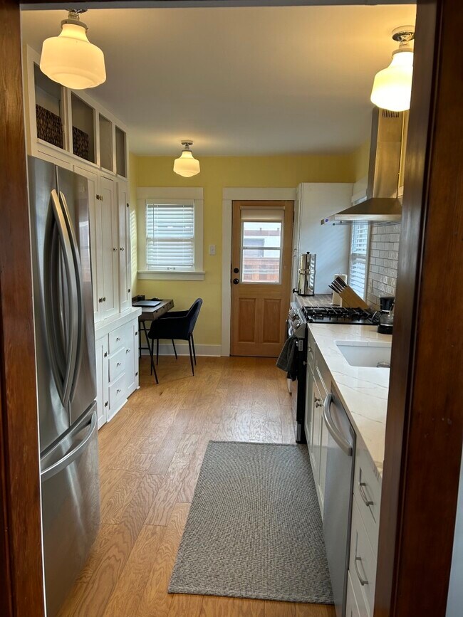 Kitchen - 532 Molino Ave