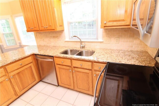 Building Photo - 2021 Shadow Creek Dr