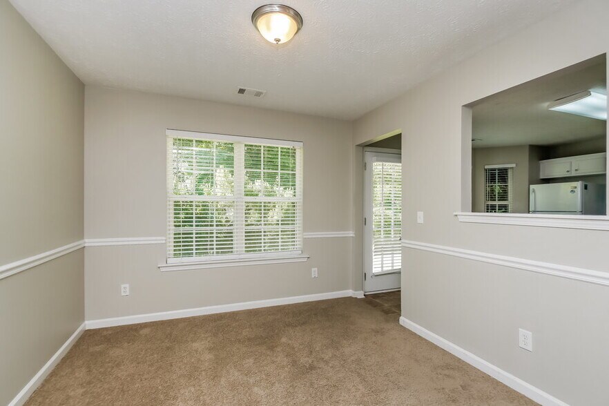 Building Photo - 1405 Buckingham Pl