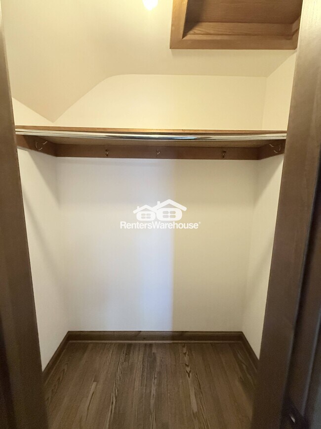 Building Photo - 840 Park Ave