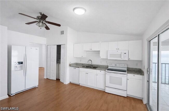 Building Photo - 5424 16th Pl SW