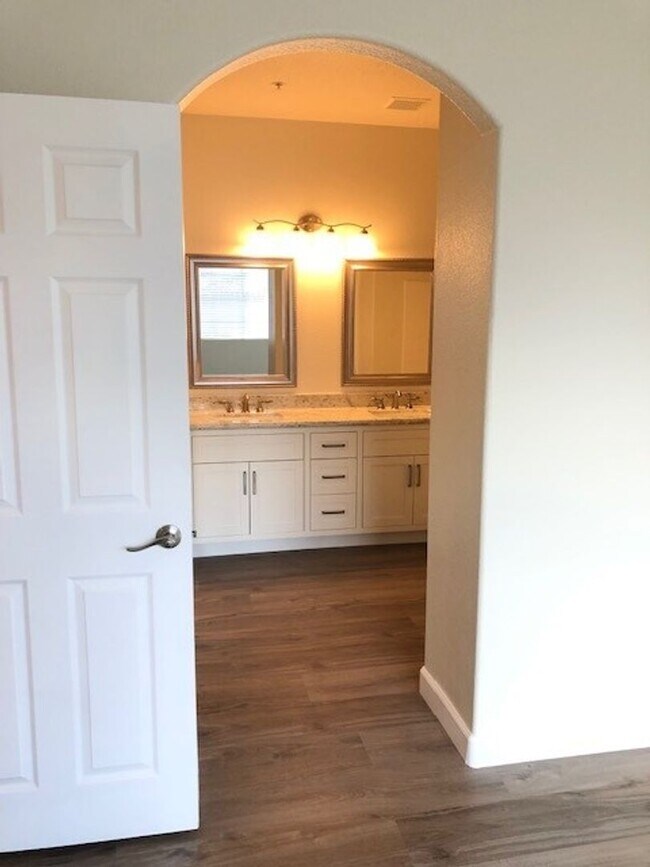 Building Photo - PICTURE PERFECT 2 BR/2 BATH PLUS LOFT END UNIT CONDO WITH DIRECT ACCESS 2 CAR GARAGE