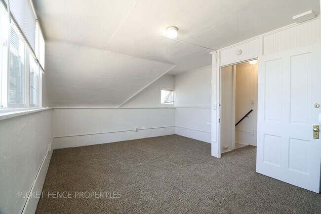 Building Photo - 1825 11th Ave