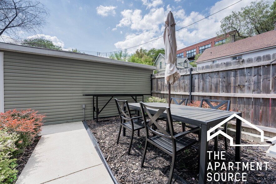 Building Photo - 2651 W Armitage Ave