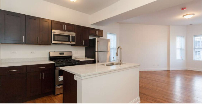 Primary Photo - 4056 N Milwaukee Ave