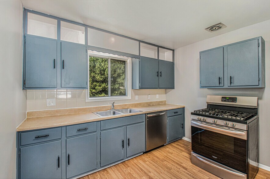 Kitchen - 4622 Parkview Dr