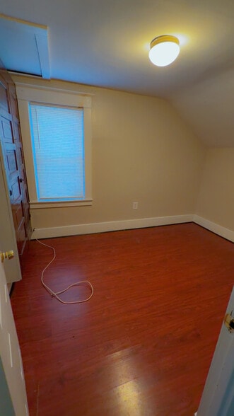 Building Photo - 191 Vandervoort St