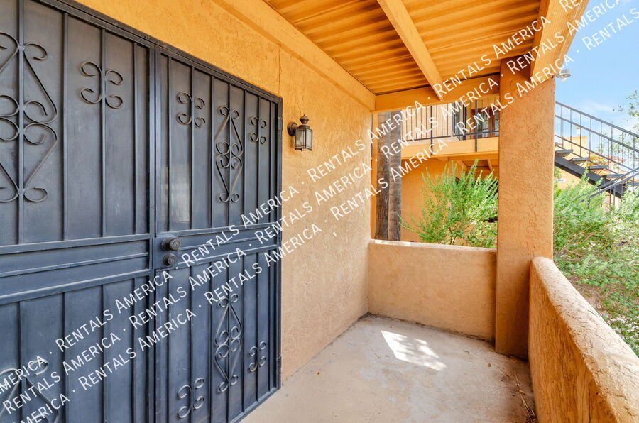 Building Photo - 8271 N Oracle Rd