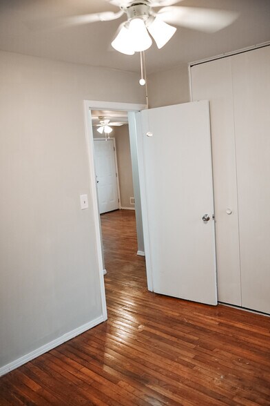 Building Photo - 4700 Walnut Grove Ave