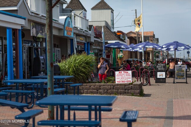 Building Photo - 1733 Melrose Ave