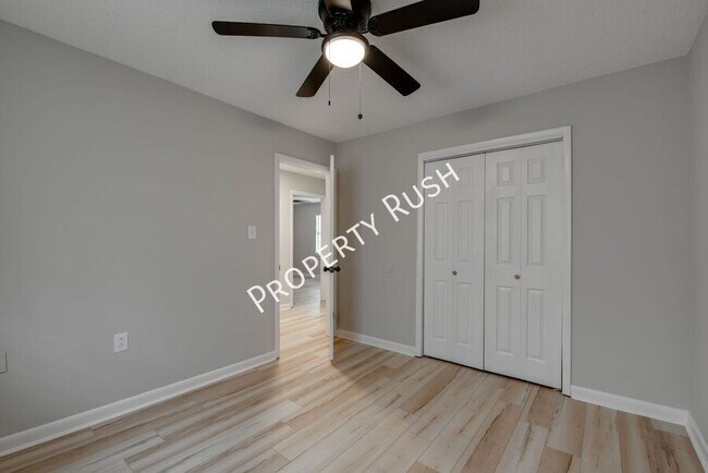 Building Photo - 340 Alpine Dr