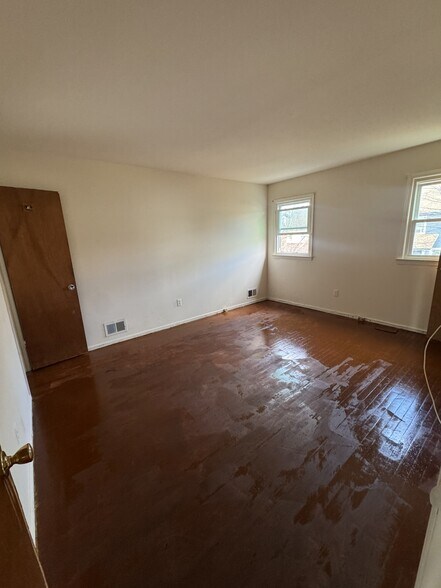 Master Bedroom - 28 Young Ave