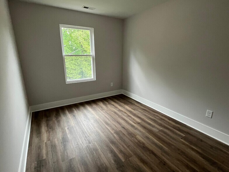 Bedroom - 1042 McLain Rd