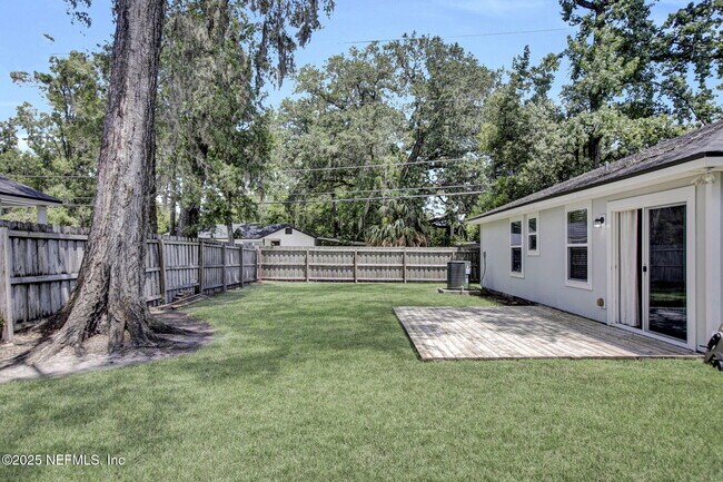 Building Photo - 1206 Murray Dr