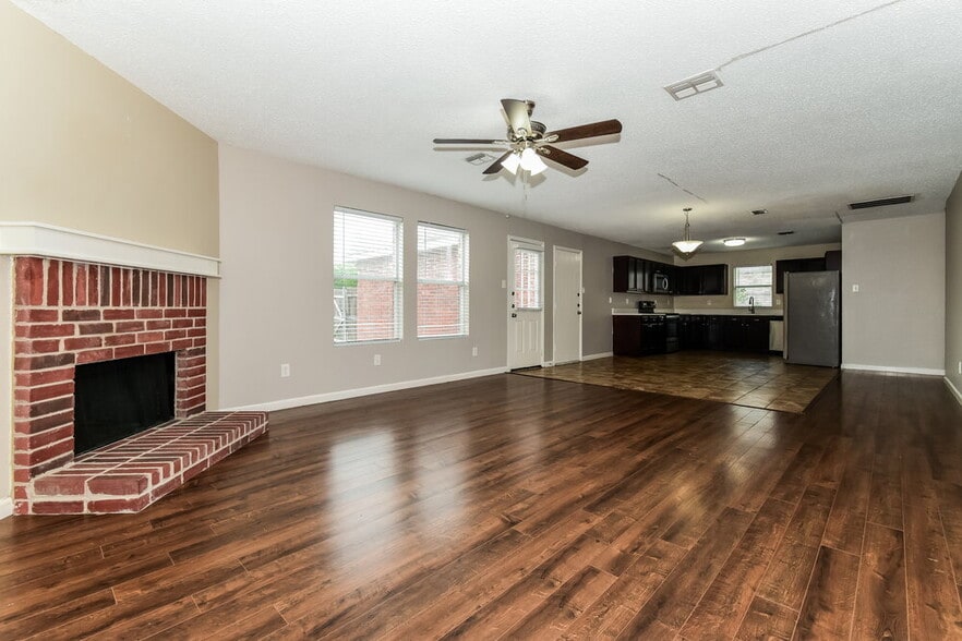 Building Photo - 2316 Graystone Dr