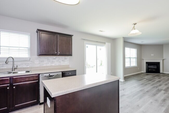 Building Photo - 1939 Eastway Dr