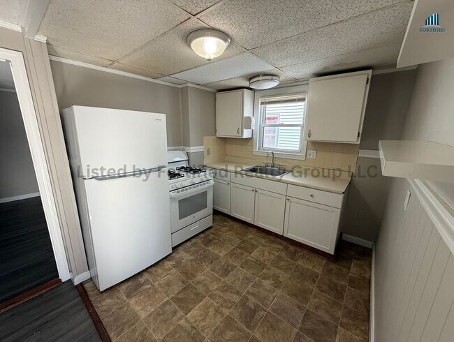 Building Photo - 77 Massasoit St