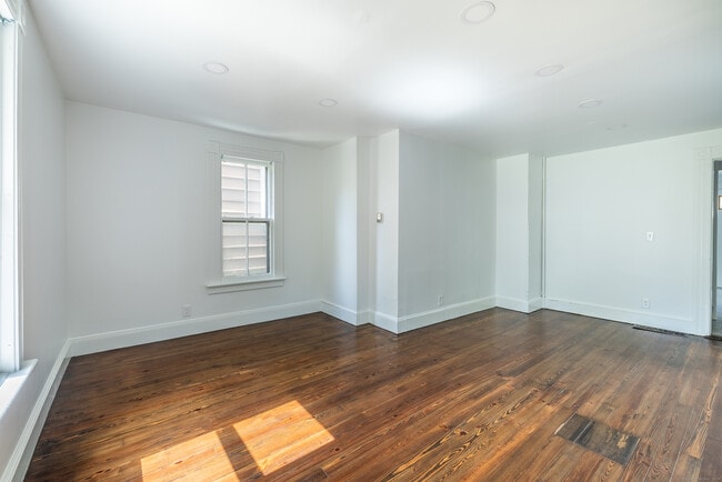 Building Photo - 106 Wooster St