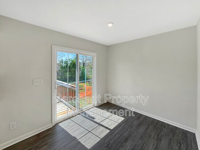 Building Photo - 219 Maple Frg Trl