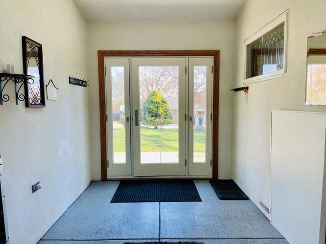 Building Photo - 37020 N Helen Dr