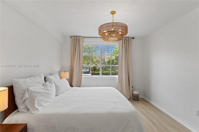 Building Photo - 6851 SW 44th St