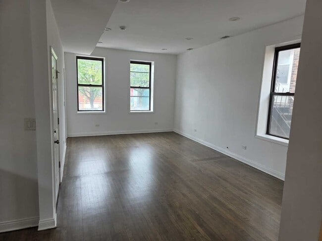 Building Photo - 2611 S Troy St