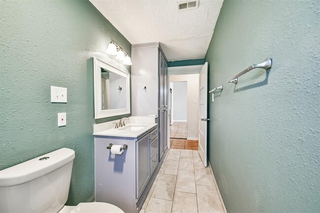 Building Photo - 16031 Birch Vale Dr
