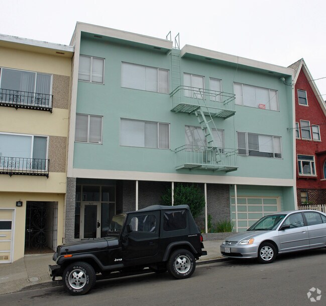 Building Photo - 545 39th Ave