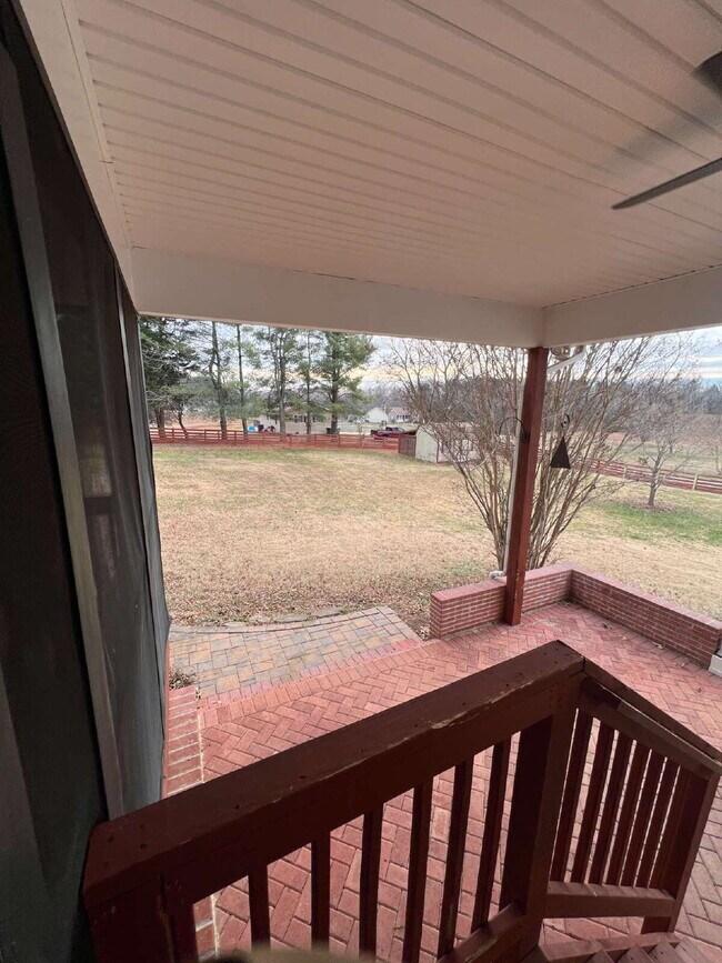 Building Photo - 1244 Mountain View Rd