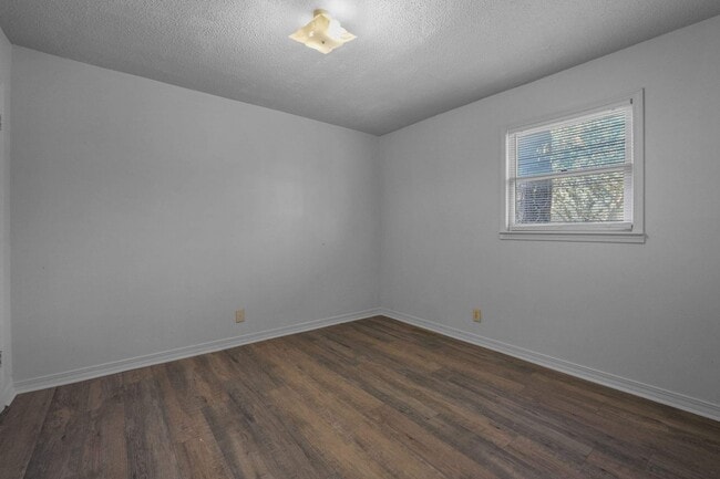 Building Photo - Beautiful Duplex Located near Downtown Columbia!