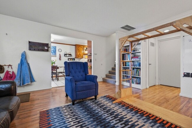 Building Photo - 3 Bedroom Condo in Watsonville!