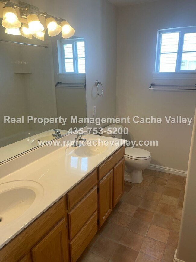 Primary Photo - 328 280 N