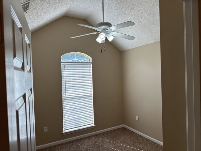 Building Photo - 567 Laurel Hill Cir