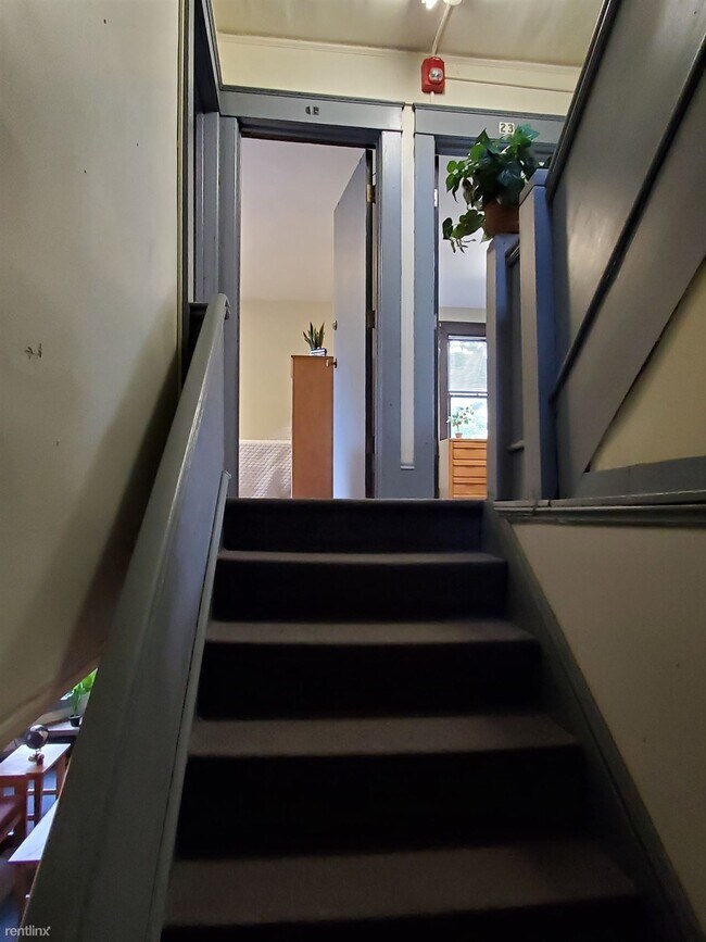 Building Photo - 7 br, 3 bath House - 105 Dryden Court 8-Be...