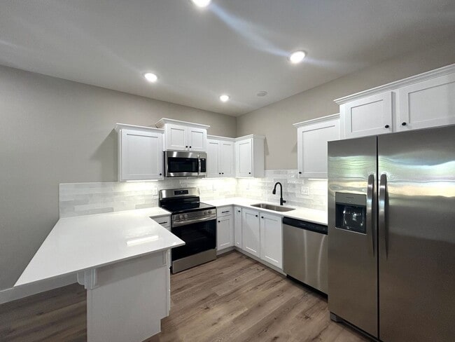 Building Photo - New 3 Bedroom / 2.5 Bathroom Townhome in Decatur!