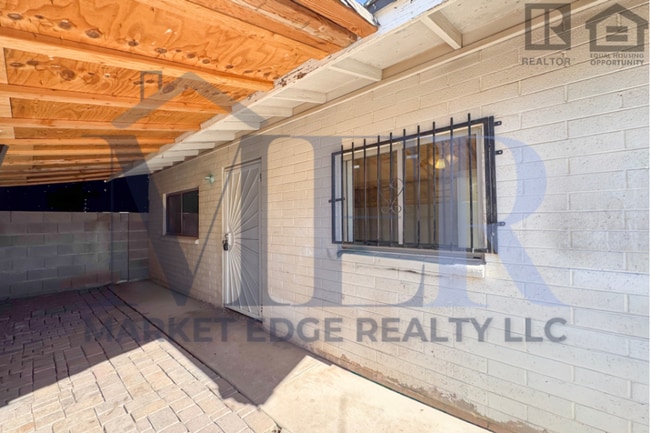 Building Photo - 2Bed/1Bath House at AZ-51/Thomas Rd! -- NO HOA! FENCED-IN YARD! -- NO APPLICATION FEE!