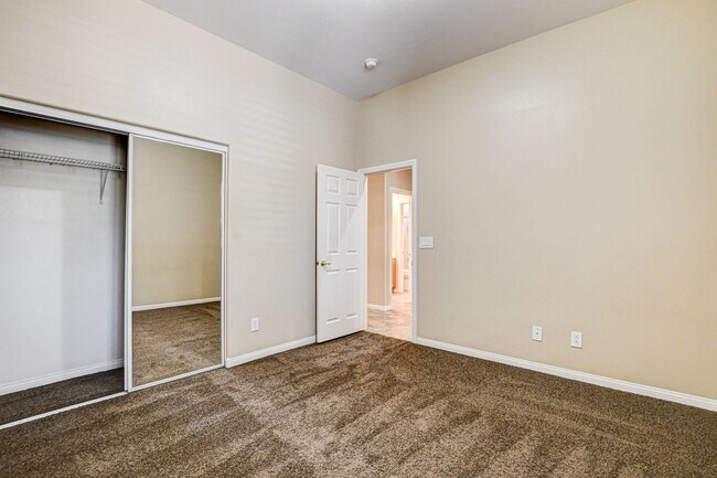 Building Photo - 4 Bedroom Single Story in Mountains Edge
