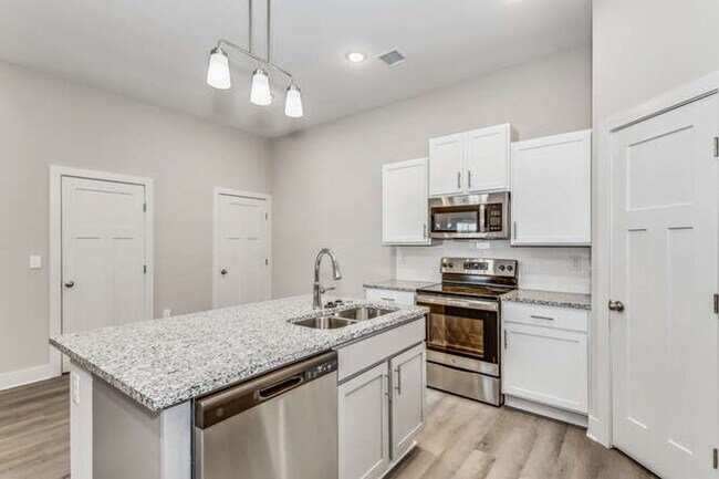 Building Photo - Gorgeous Town Home with Garage & Fenced Ya...