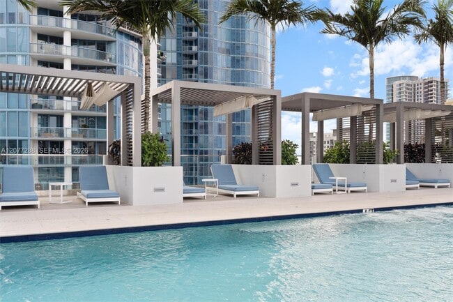 Building Photo - 100 E Las Olas Blvd