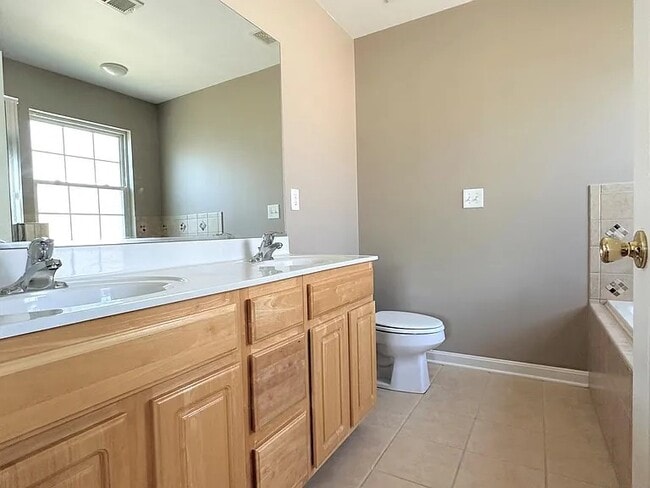 Building Photo - 1901 Blue Heron Dr