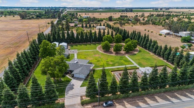 Building Photo - 4 Bedroom North Clovis Ranch on 3+ Acres