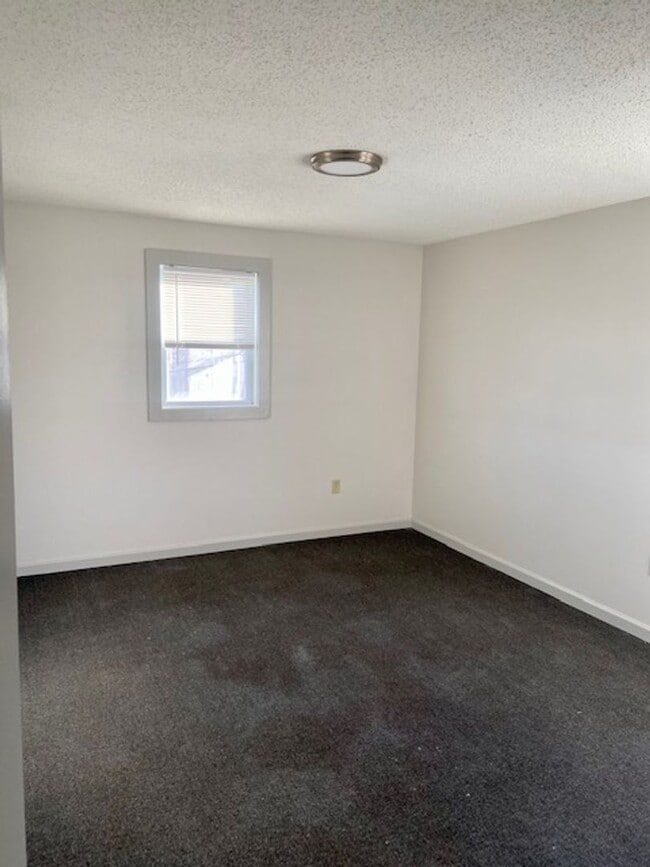 Building Photo - 417 Admiral St