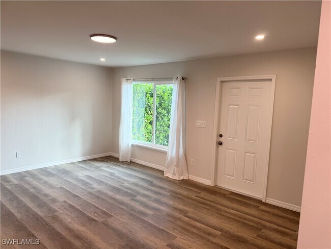 Building Photo - 3181 Poinciana Dr