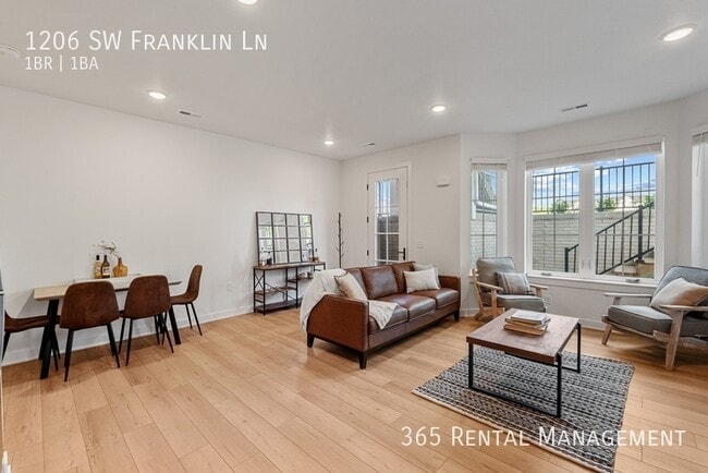 Primary Photo - 1206 SW Franklin Ct