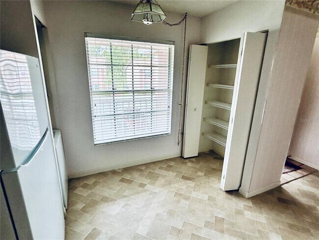 Building Photo - 4826 Myrtle Oak Dr